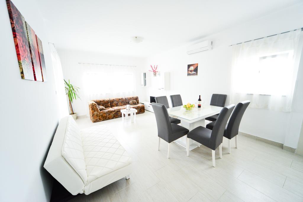 Apartments Valentina بيتريتْشاني المظهر الخارجي الصورة